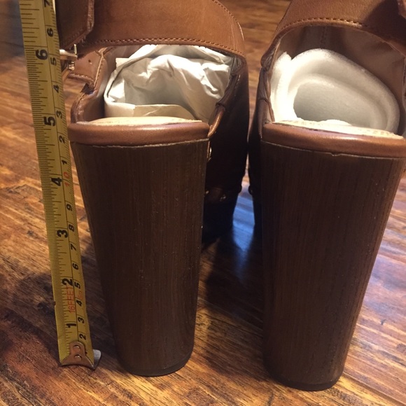 📍SOLD📍Gianni Bini Time-Warp Heels - Picture 3 of 8